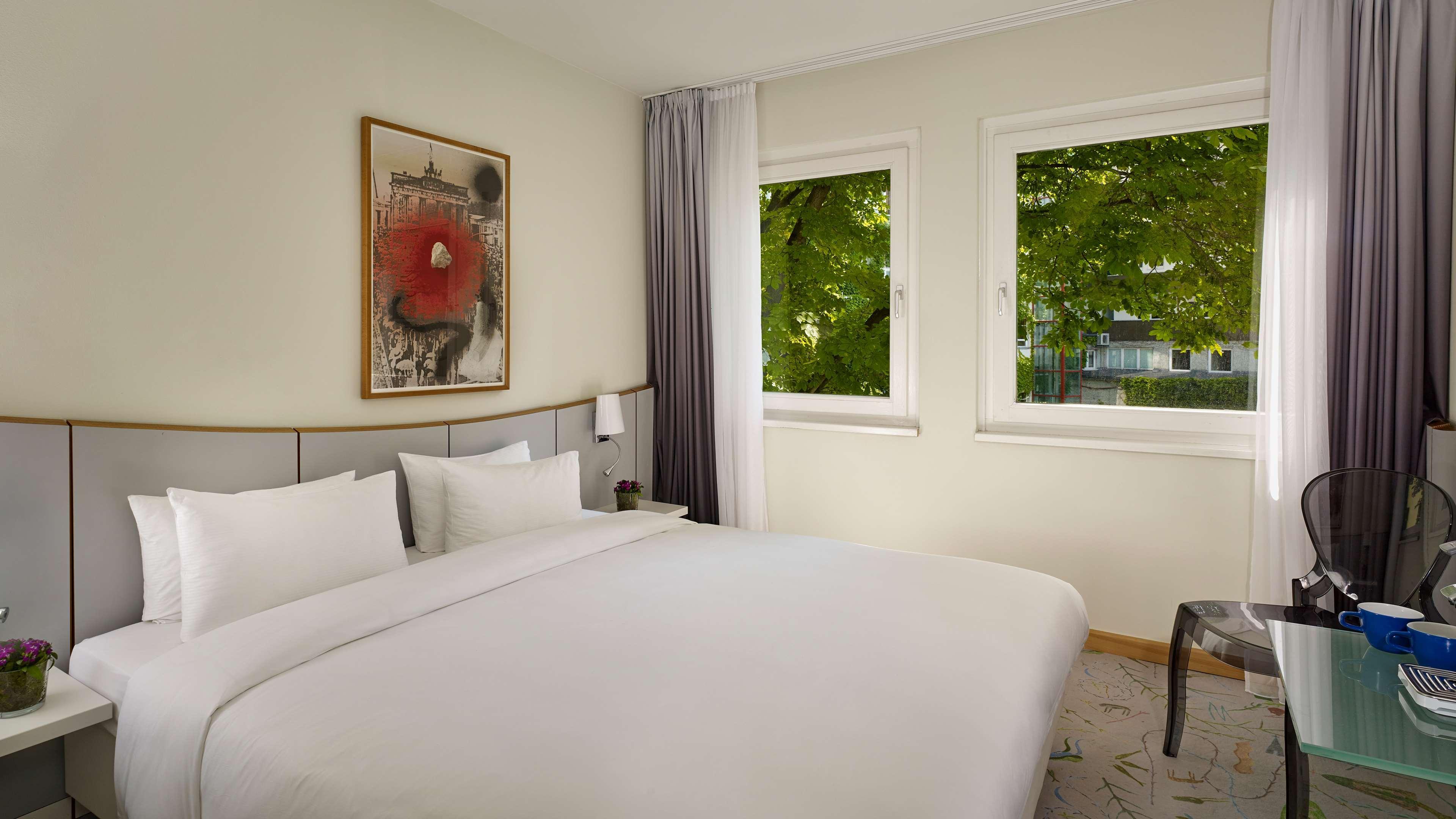 Radisson Red Berlin Kudamm Hotel ภายนอก รูปภาพ