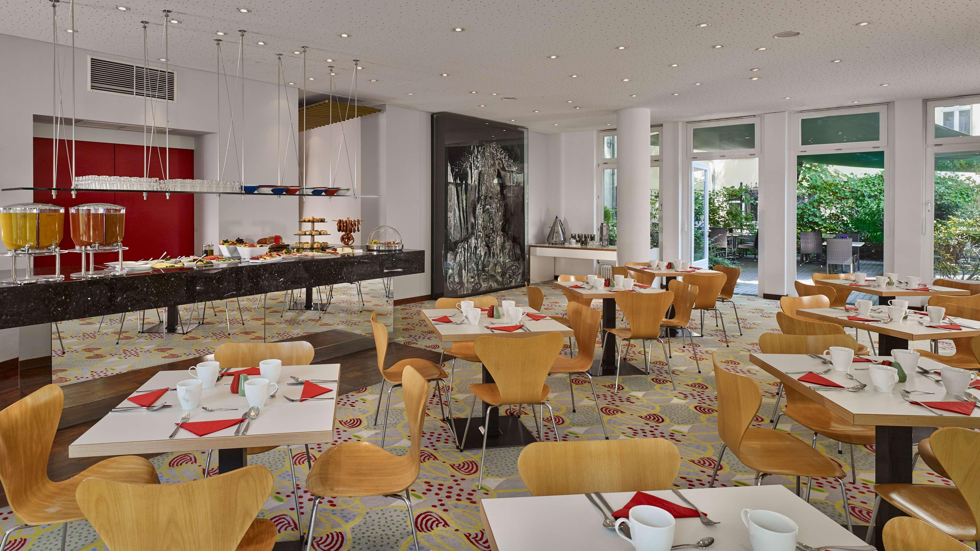Radisson Red Berlin Kudamm Hotel ภายนอก รูปภาพ