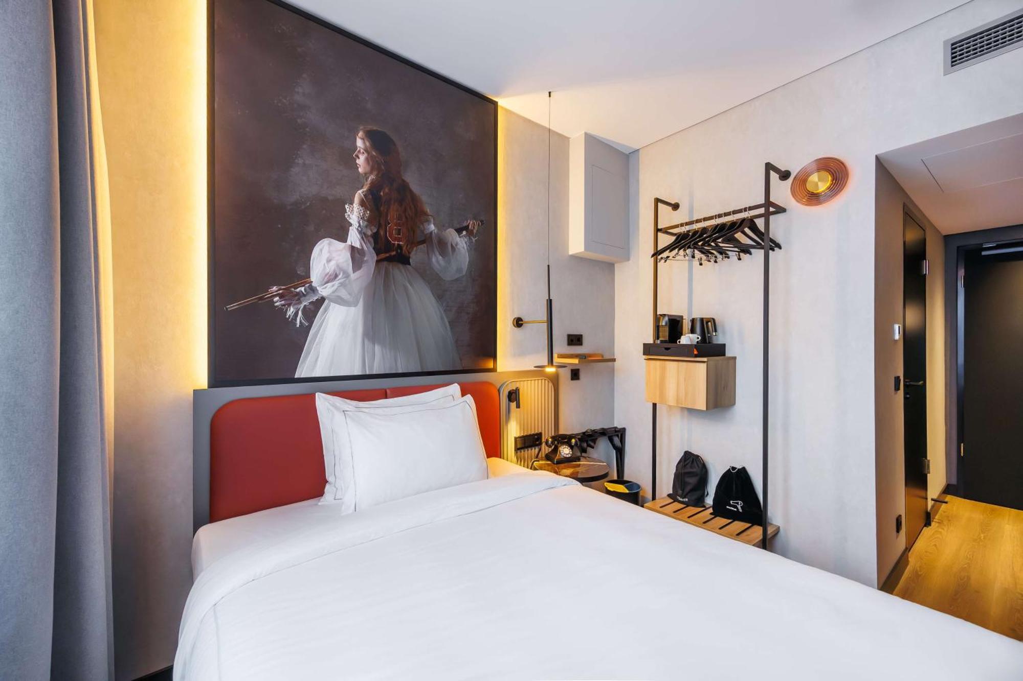 Radisson Red Berlin Kudamm Hotel ภายนอก รูปภาพ