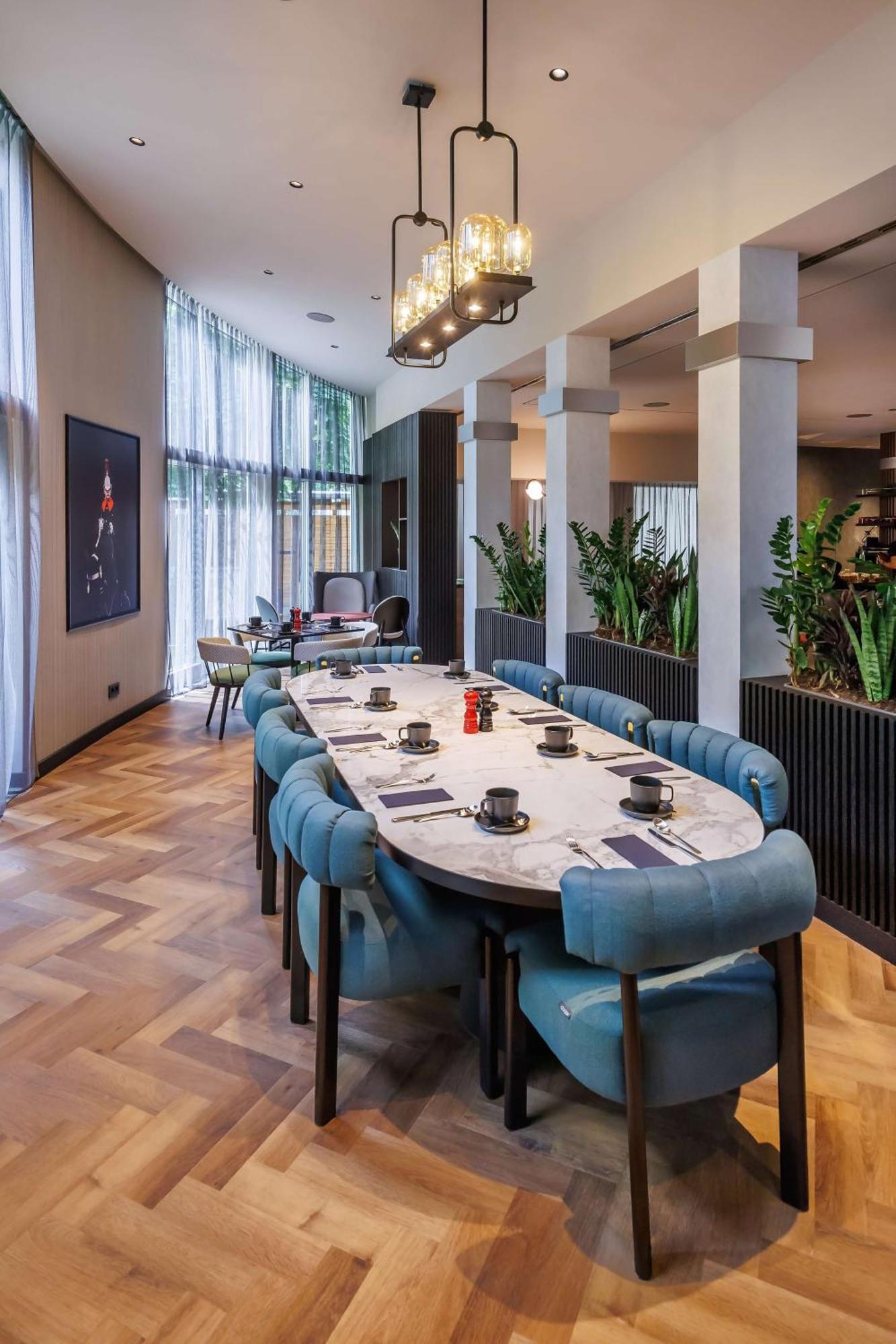 Radisson Red Berlin Kudamm Hotel ภายนอก รูปภาพ