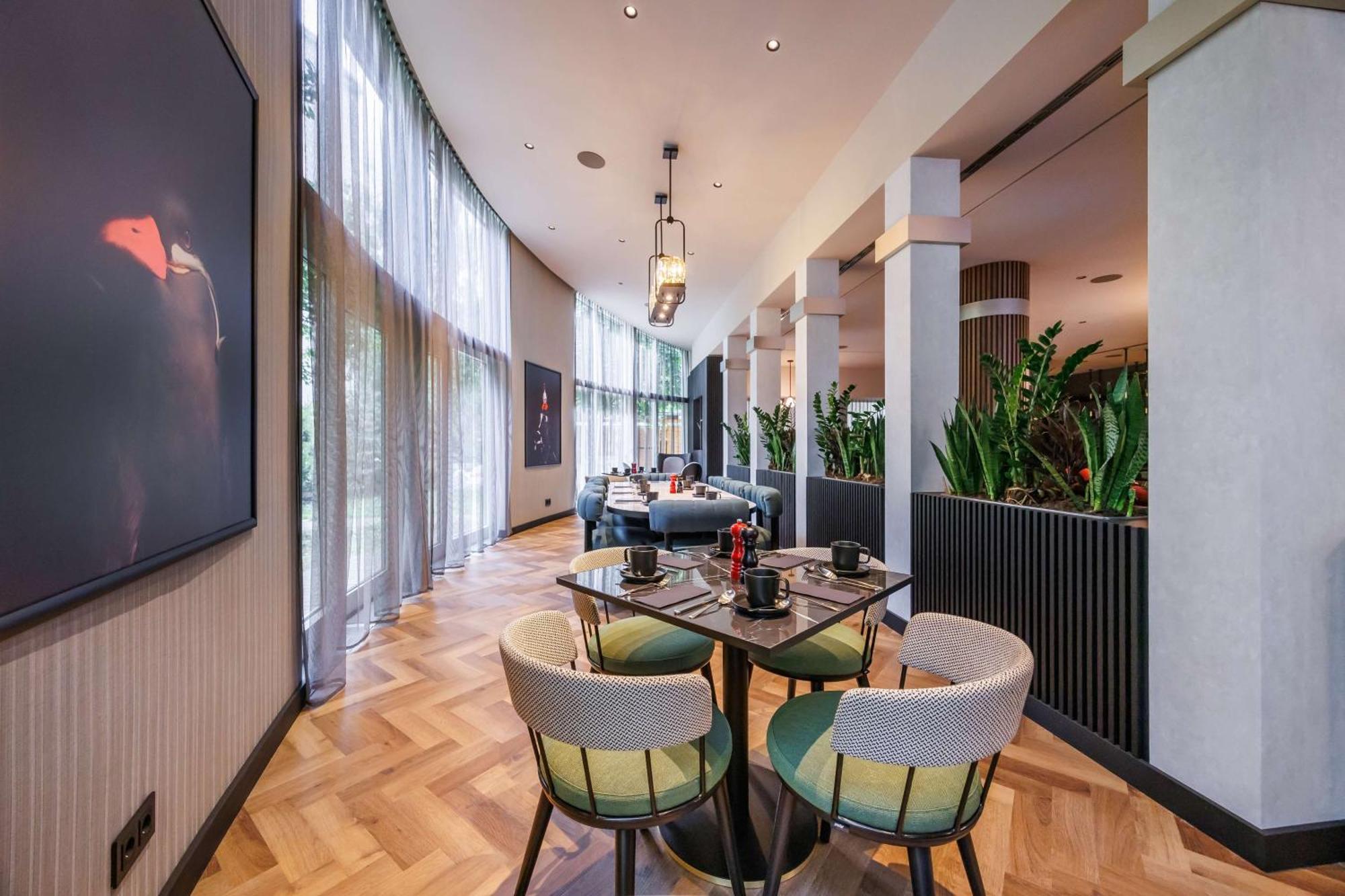 Radisson Red Berlin Kudamm Hotel ภายนอก รูปภาพ
