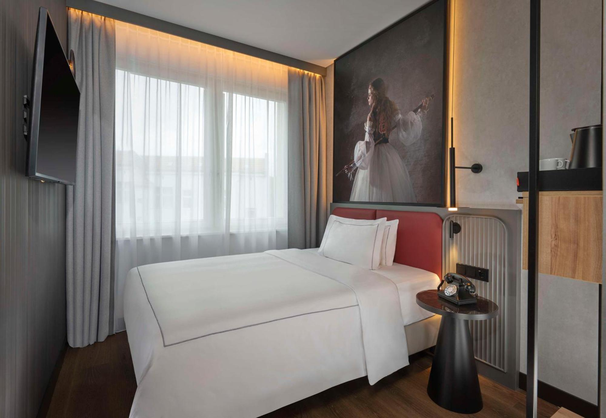Radisson Red Berlin Kudamm Hotel ภายนอก รูปภาพ