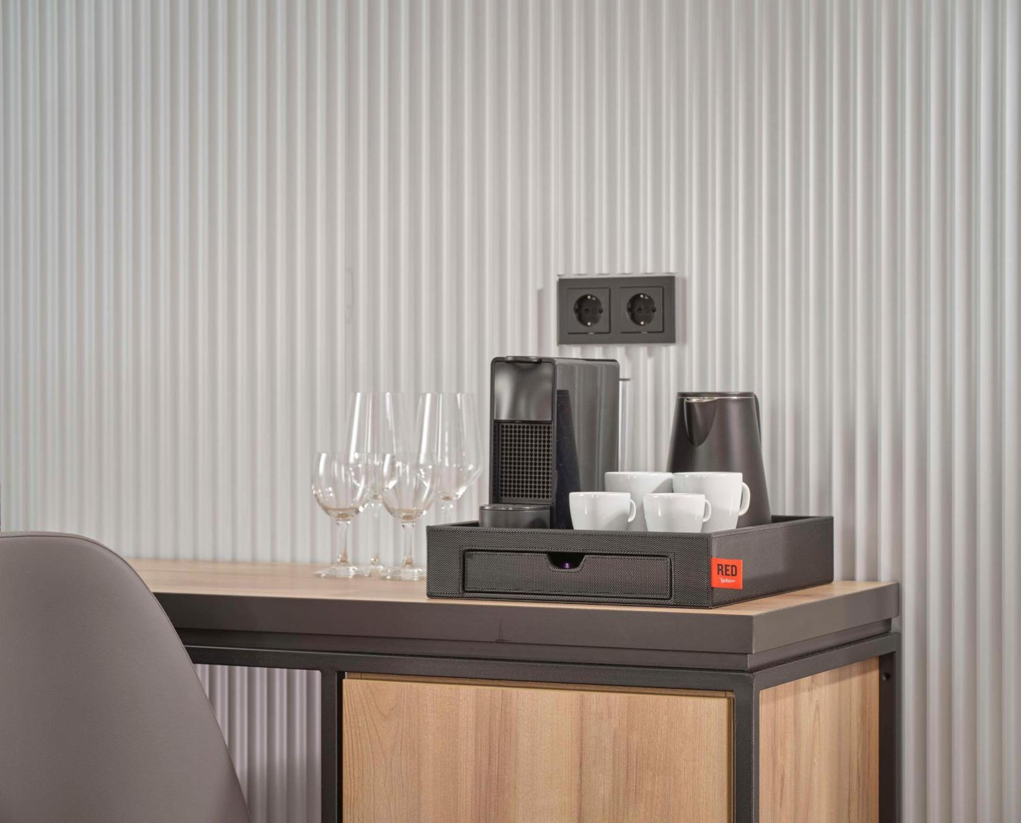 Radisson Red Berlin Kudamm Hotel ภายนอก รูปภาพ