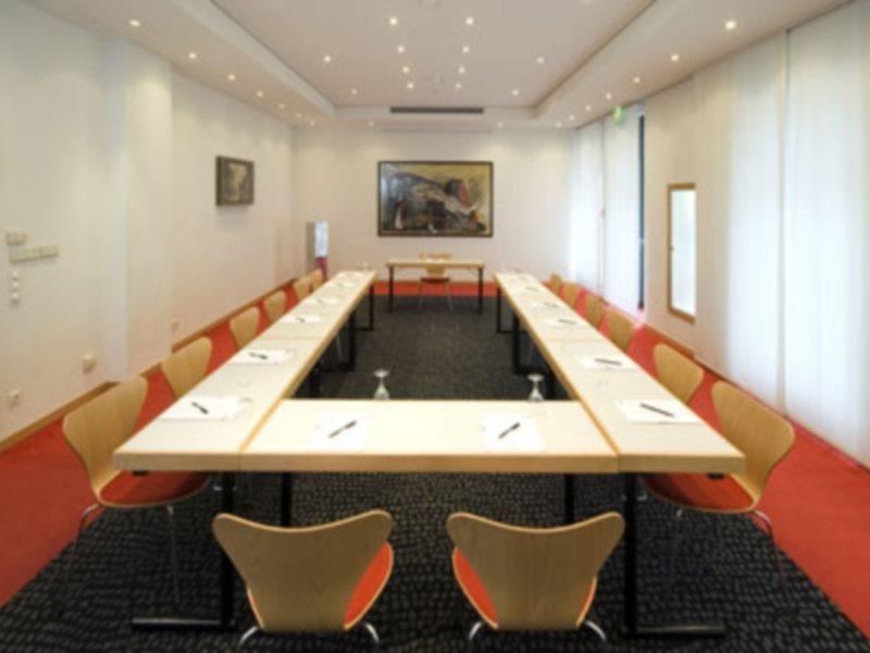 Radisson Red Berlin Kudamm Hotel ภายนอก รูปภาพ